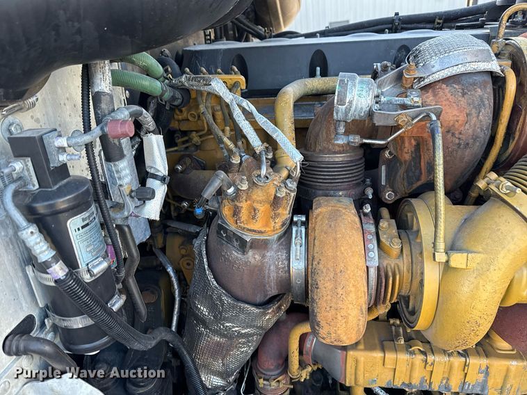 image for item EG2661 2011 Peterbilt 367 crane truck