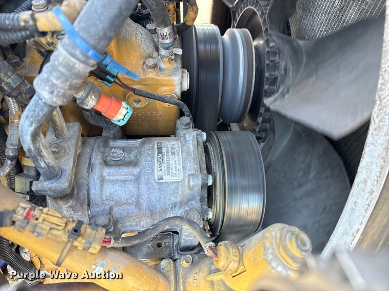 image for item EG2661 2011 Peterbilt 367 crane truck