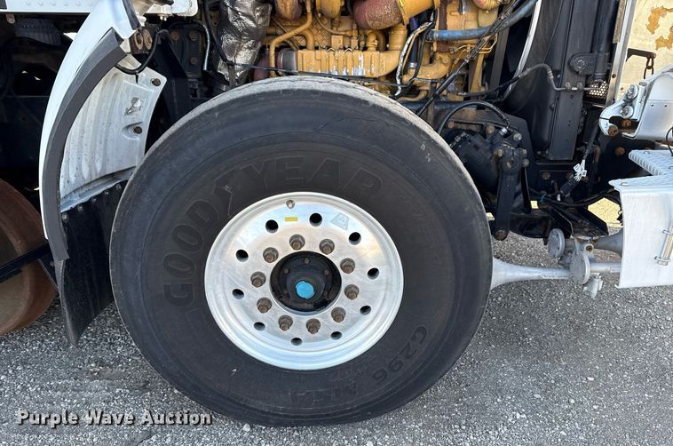 image for item EG2661 2011 Peterbilt 367 crane truck