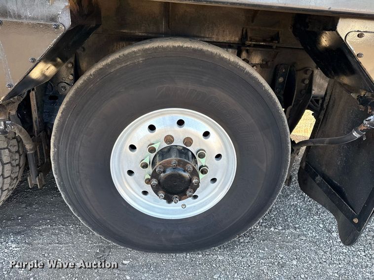 image for item EG2661 2011 Peterbilt 367 crane truck