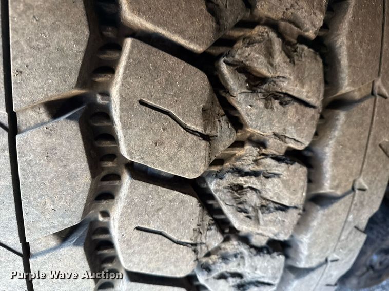 image for item EG2661 2011 Peterbilt 367 crane truck