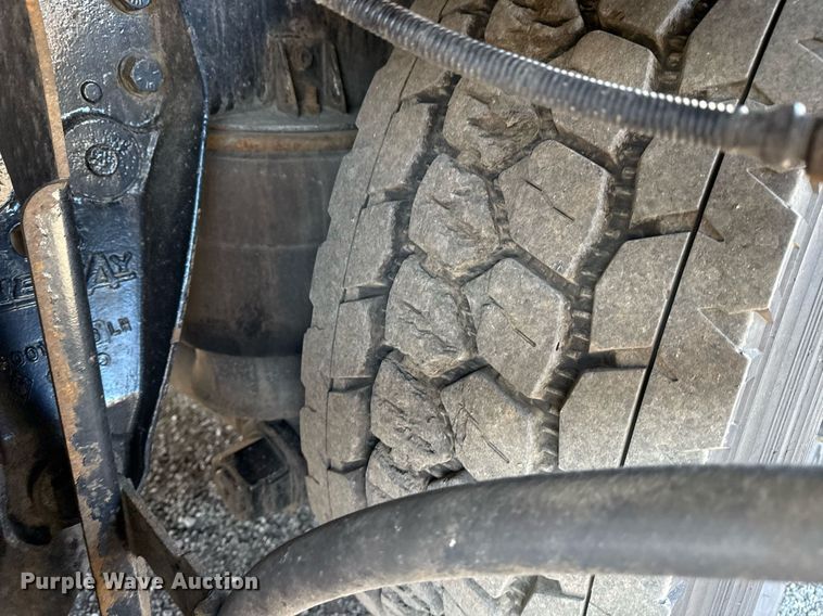 image for item EG2661 2011 Peterbilt 367 crane truck