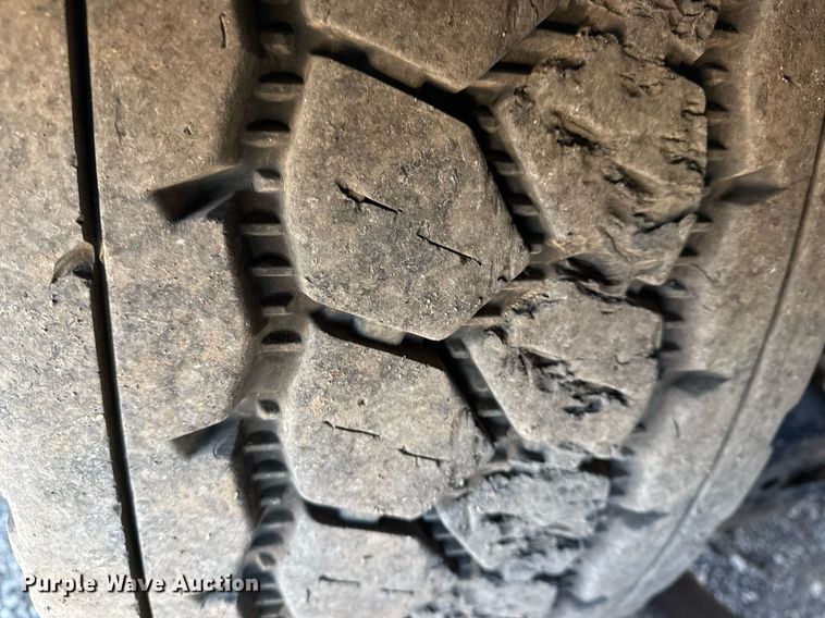 image for item EG2661 2011 Peterbilt 367 crane truck