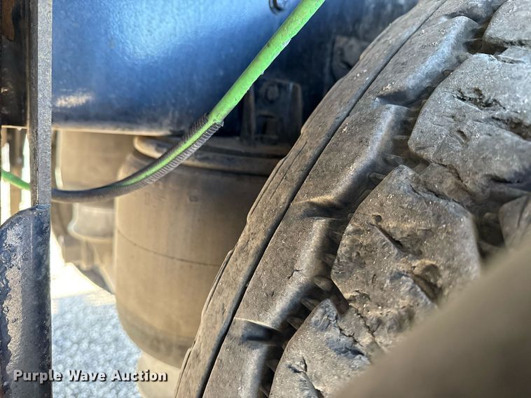 image for item EG2661 2011 Peterbilt 367 crane truck