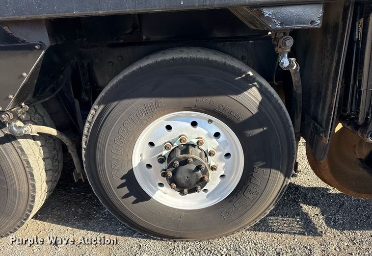 image for item EG2661 2011 Peterbilt 367 crane truck