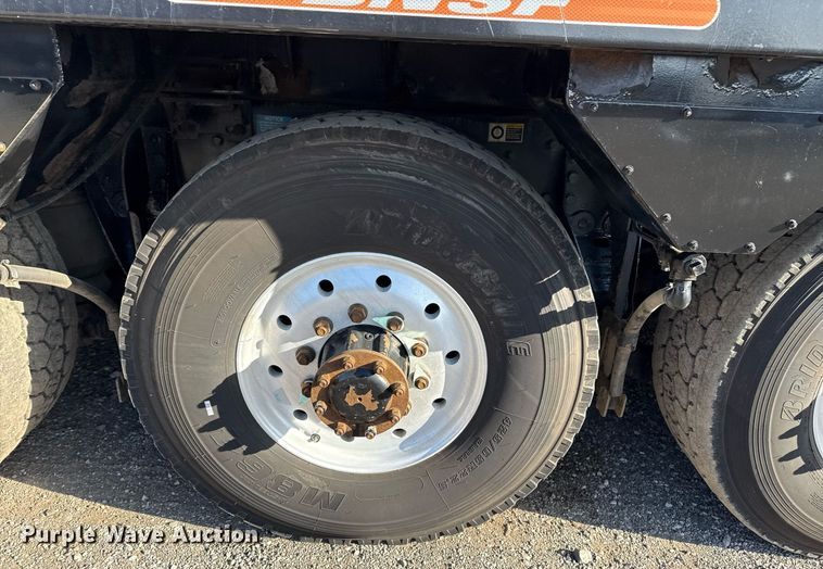 image for item EG2661 2011 Peterbilt 367 crane truck