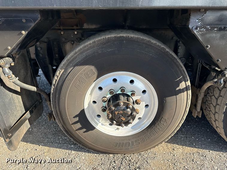 image for item EG2661 2011 Peterbilt 367 crane truck