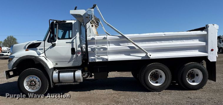 image for item EG2664 2011 International 7600 dump truck