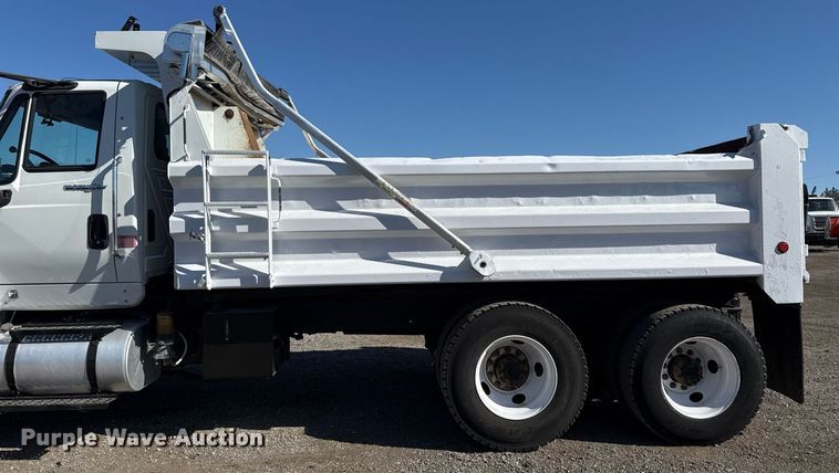 image for item EG2664 2011 International 7600 dump truck