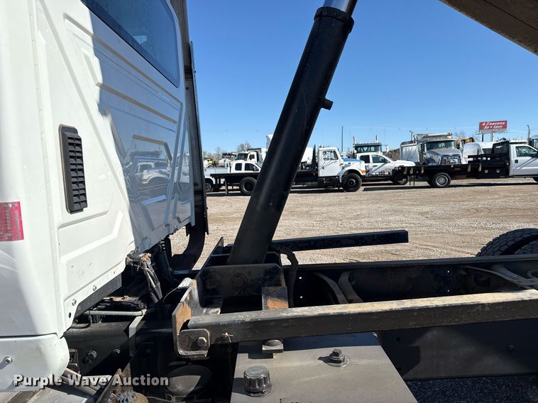 image for item EG2664 2011 International 7600 dump truck