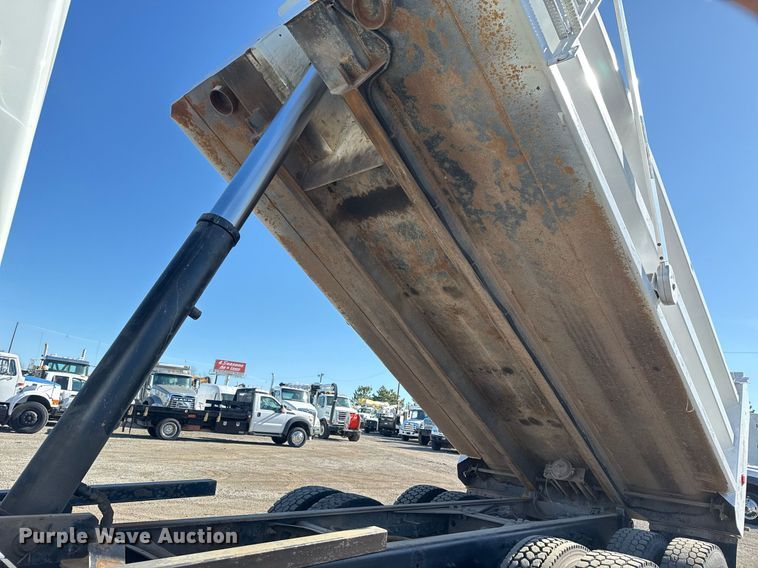 image for item EG2664 2011 International 7600 dump truck