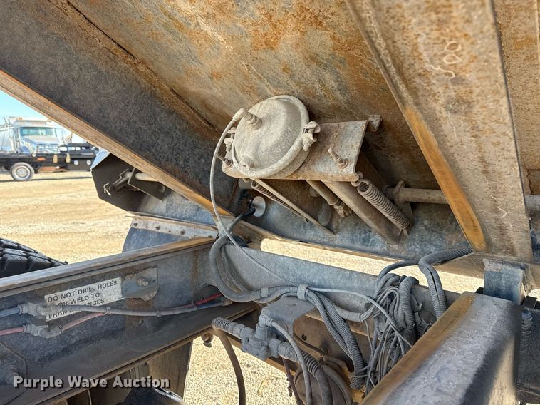 image for item EG2664 2011 International 7600 dump truck