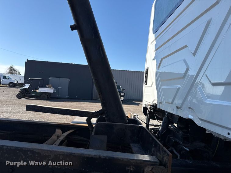 image for item EG2664 2011 International 7600 dump truck