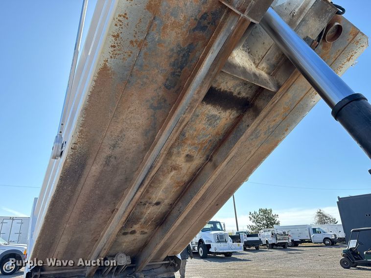 image for item EG2664 2011 International 7600 dump truck