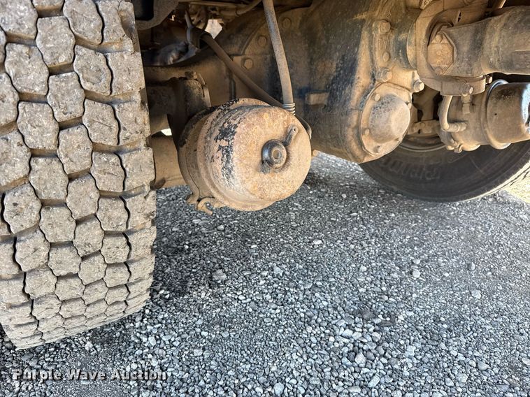 image for item EG2664 2011 International 7600 dump truck