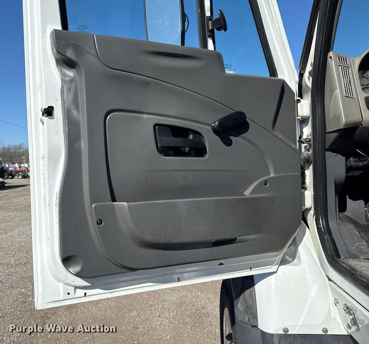 image for item EG2664 2011 International 7600 dump truck