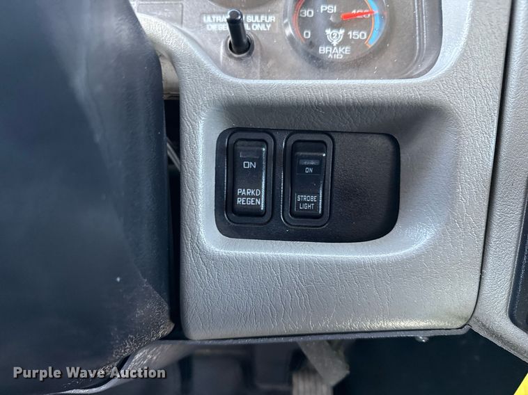 image for item EG2664 2011 International 7600 dump truck