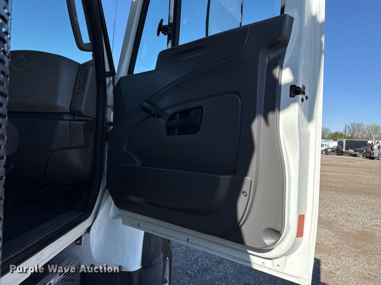 image for item EG2664 2011 International 7600 dump truck