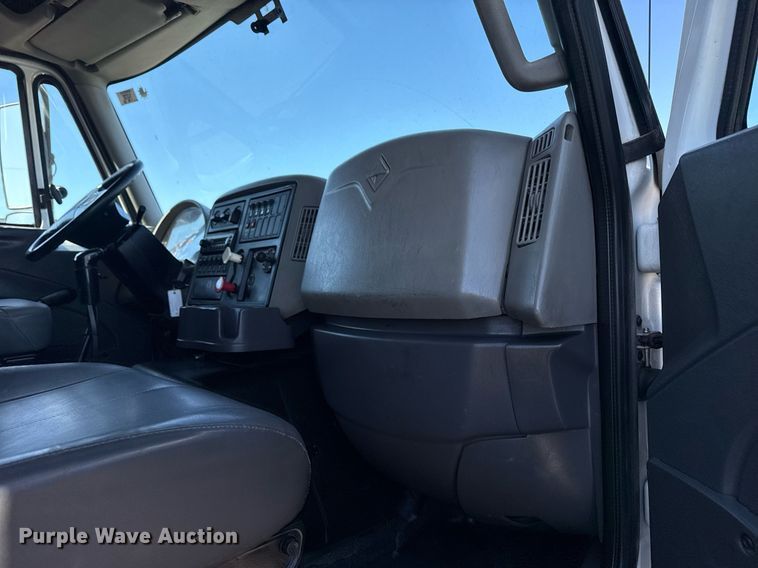 image for item EG2664 2011 International 7600 dump truck