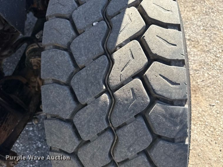 image for item EG2664 2011 International 7600 dump truck