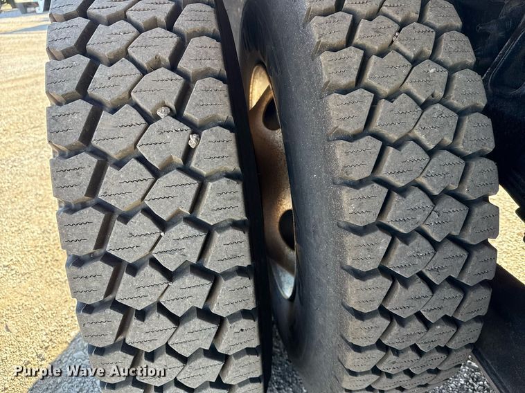 image for item EG2664 2011 International 7600 dump truck