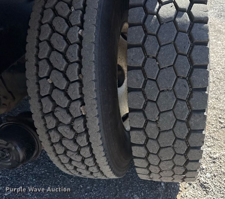 image for item EG2664 2011 International 7600 dump truck