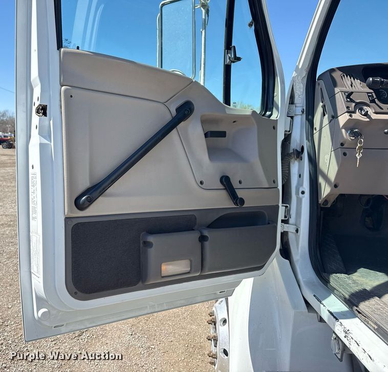 image for item EG5668 2007 Sterling Acterra utility / service truck