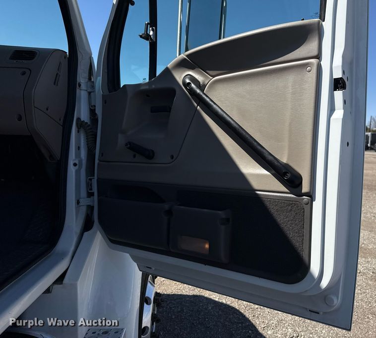 image for item EG5668 2007 Sterling Acterra utility / service truck