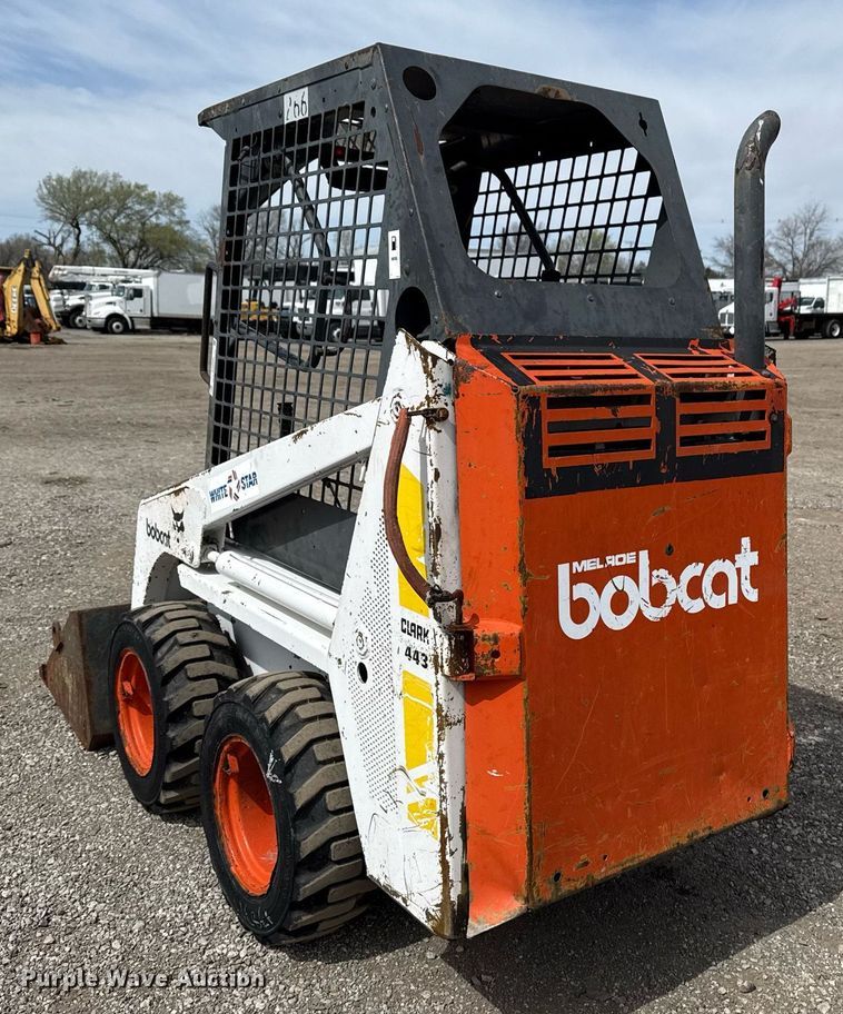 image for item EG5686 1984 Bobcat 443 skid steer loader