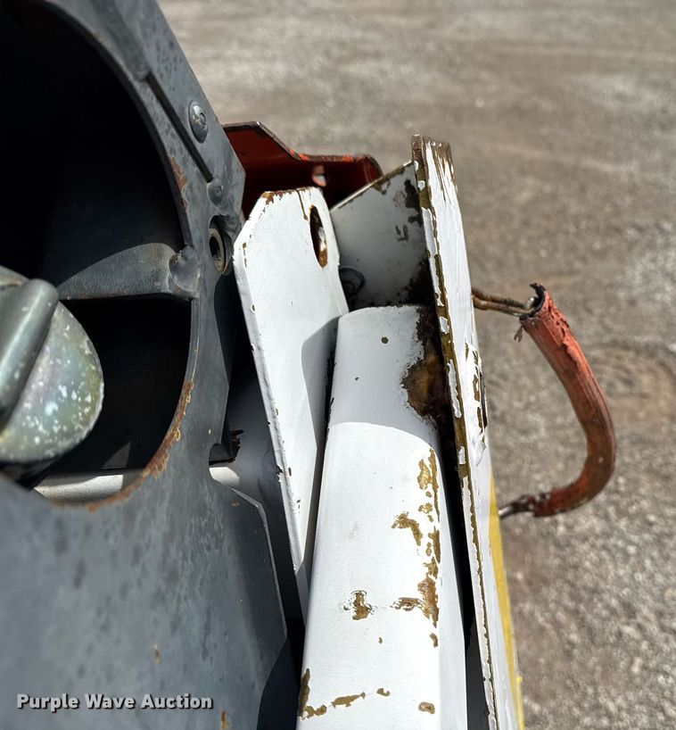 image for item EG5686 1984 Bobcat 443 skid steer loader