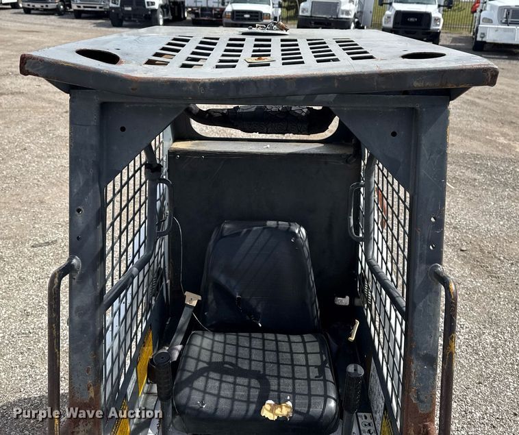 image for item EG5686 1984 Bobcat 443 skid steer loader