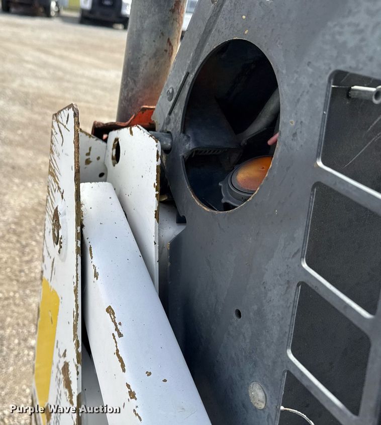 image for item EG5686 1984 Bobcat 443 skid steer loader