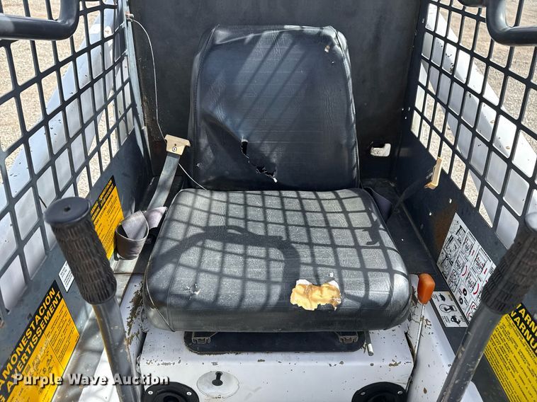 image for item EG5686 1984 Bobcat 443 skid steer loader