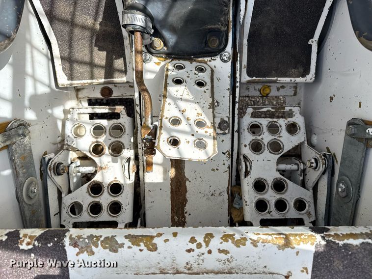 image for item EG5686 1984 Bobcat 443 skid steer loader