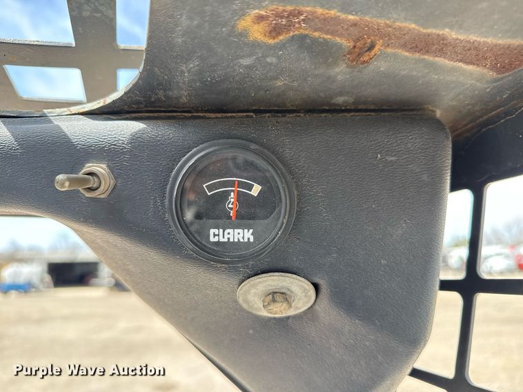 image for item EG5686 1984 Bobcat 443 skid steer loader