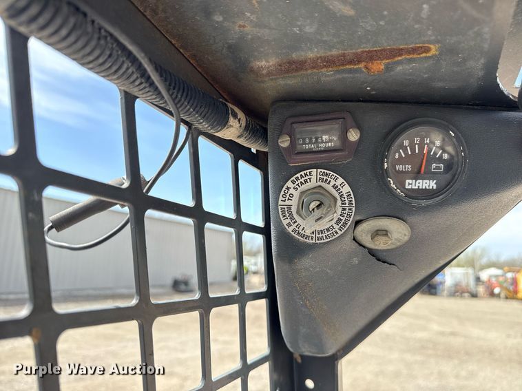 image for item EG5686 1984 Bobcat 443 skid steer loader