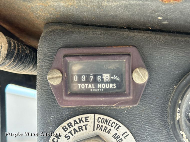 image for item EG5686 1984 Bobcat 443 skid steer loader