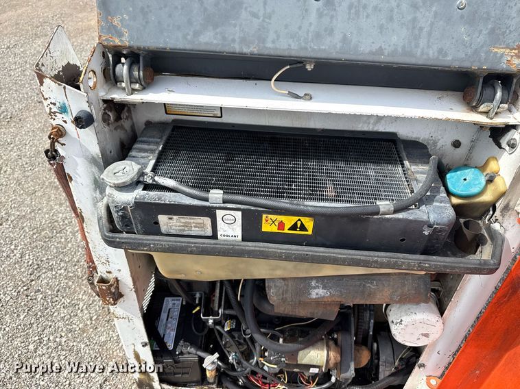 image for item EG5686 1984 Bobcat 443 skid steer loader