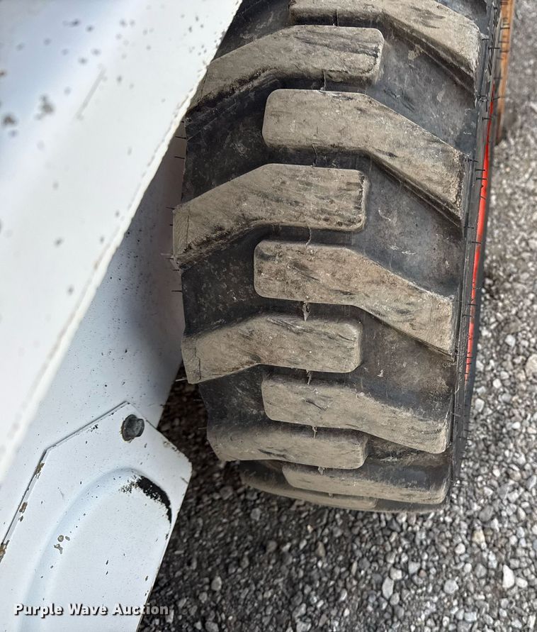 image for item EG5686 1984 Bobcat 443 skid steer loader