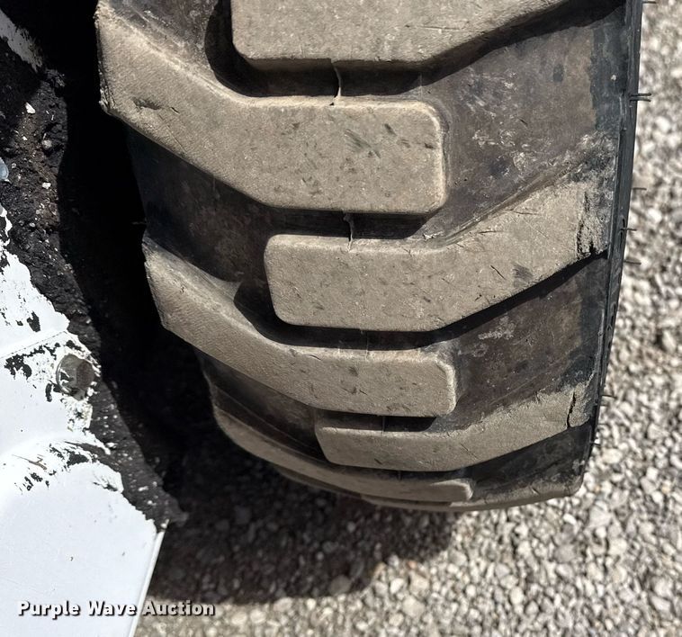 image for item EG5686 1984 Bobcat 443 skid steer loader