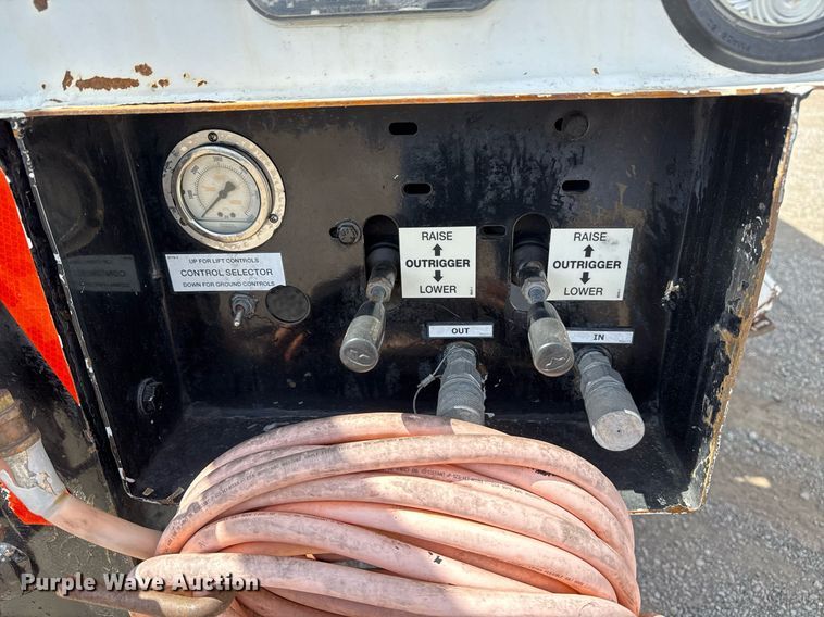 image for item EG5687 2013 Freightliner Business Class M2 bucket truck