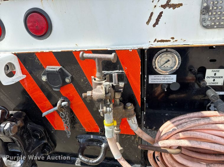 image for item EG5687 2013 Freightliner Business Class M2 bucket truck