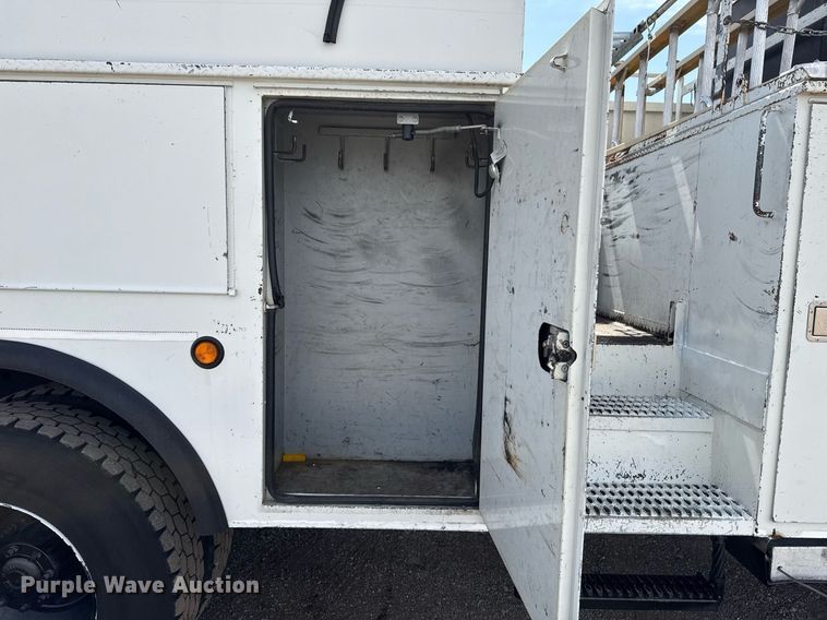 image for item EG5687 2013 Freightliner Business Class M2 bucket truck