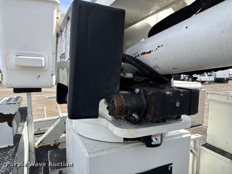 image for item EG5687 2013 Freightliner Business Class M2 bucket truck