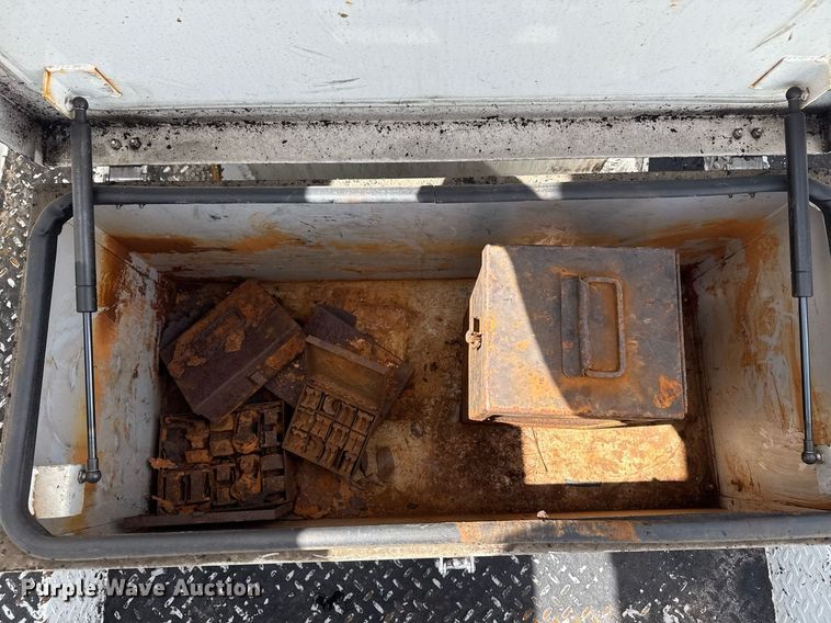 image for item EG5687 2013 Freightliner Business Class M2 bucket truck