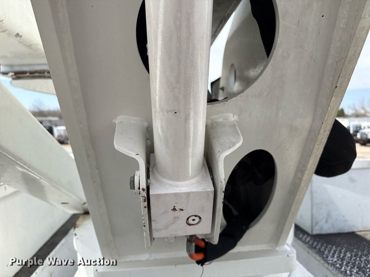 image for item EG5687 2013 Freightliner Business Class M2 bucket truck