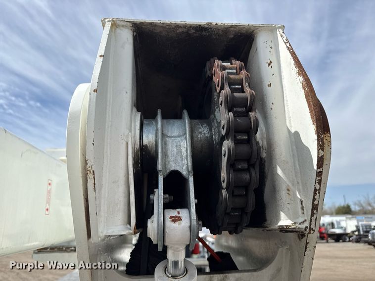 image for item EG5687 2013 Freightliner Business Class M2 bucket truck