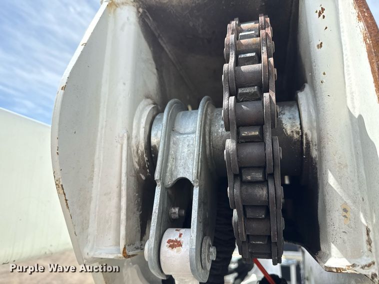 image for item EG5687 2013 Freightliner Business Class M2 bucket truck