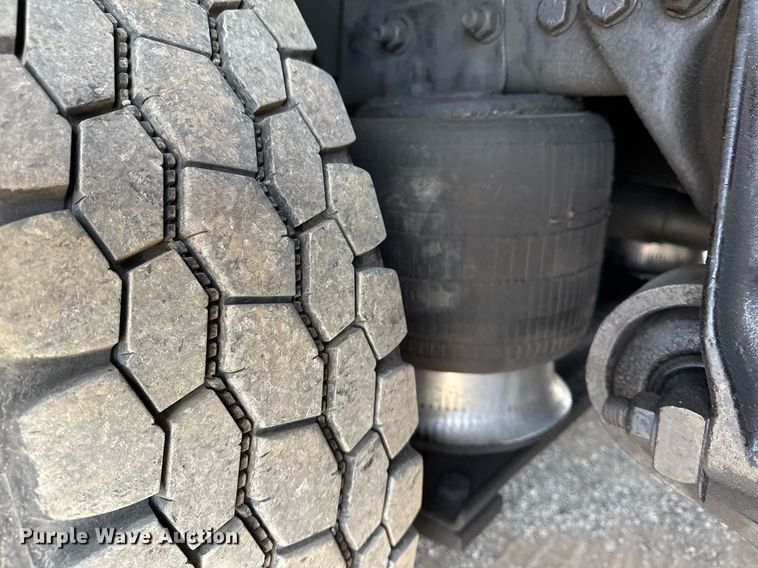 image for item EG5687 2013 Freightliner Business Class M2 bucket truck