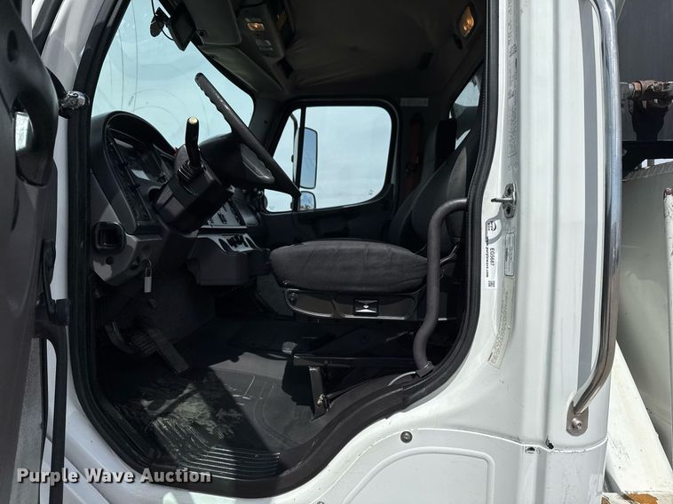 image for item EG5687 2013 Freightliner Business Class M2 bucket truck